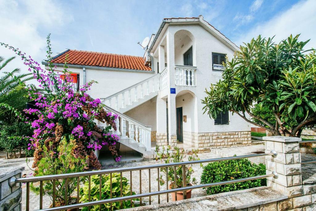 Apartment Nada Petrcane Exterior foto